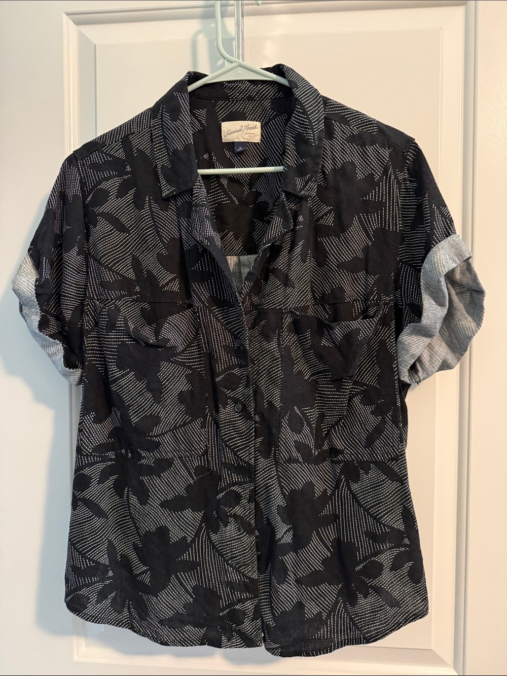 Universal Thread Black and Gray Floral Short-Sleeve  Shirt-size XL